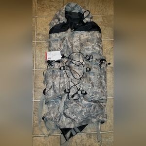 Track triple gear camouflage camo large hiking hunting camping backpack (NWT)